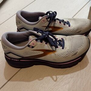 Brooks Women's Athletic Shoes - ghost 9.5